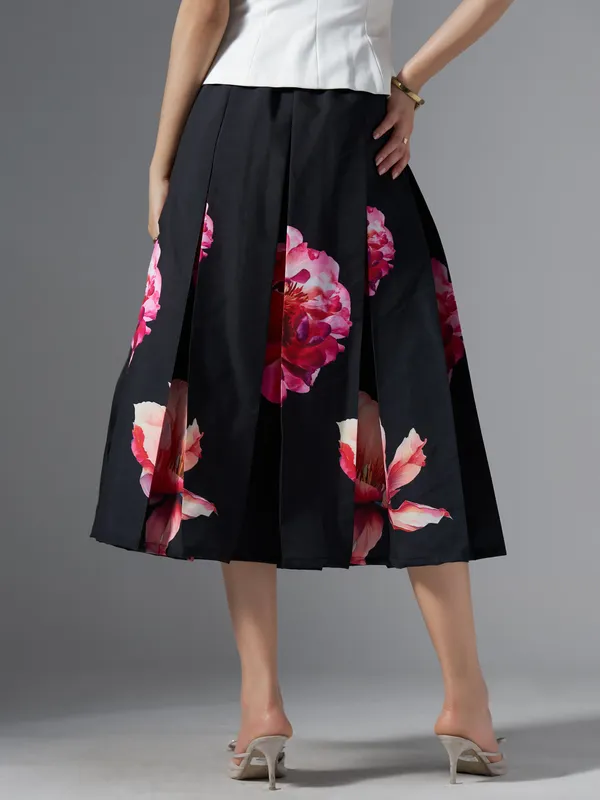 Black_Cotton_Midi_Fla_Pleated_Skirt_With_Belt_Loop_For_Women
