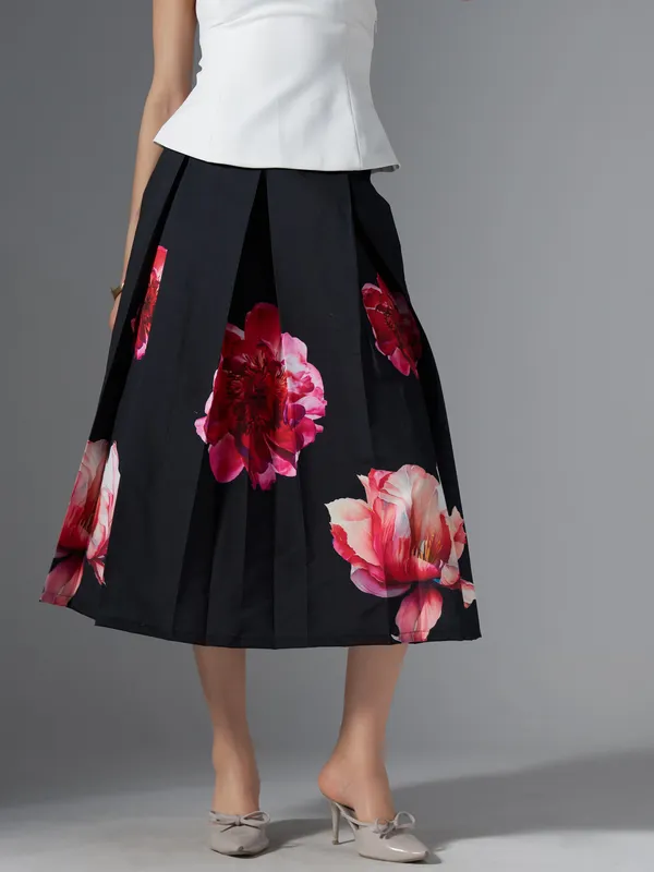 Black_Cotton_Midi_Fla_Pleated_Skirt_With_Belt_Loop_For_Women