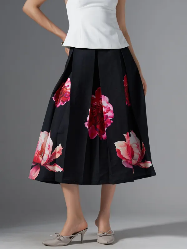 Black_Cotton_Midi_Fla_Pleated_Skirt_With_Belt_Loop_For_Women