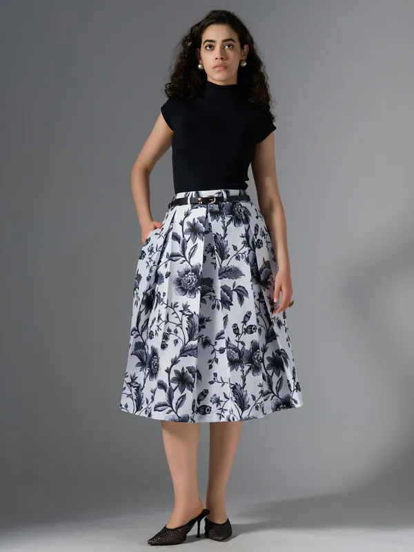 Black-White_Cotton_Midi_Fla_Pleated_Skirt_With_Belt_Loop_For_Women