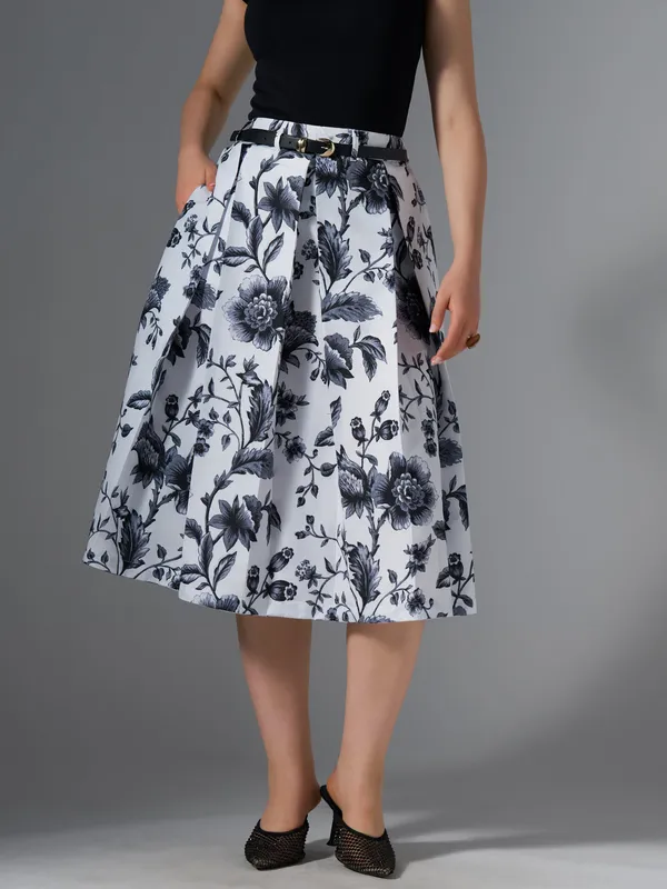 Black-White_Cotton_Midi_Fla_Pleated_Skirt_With_Belt_Loop_For_Women
