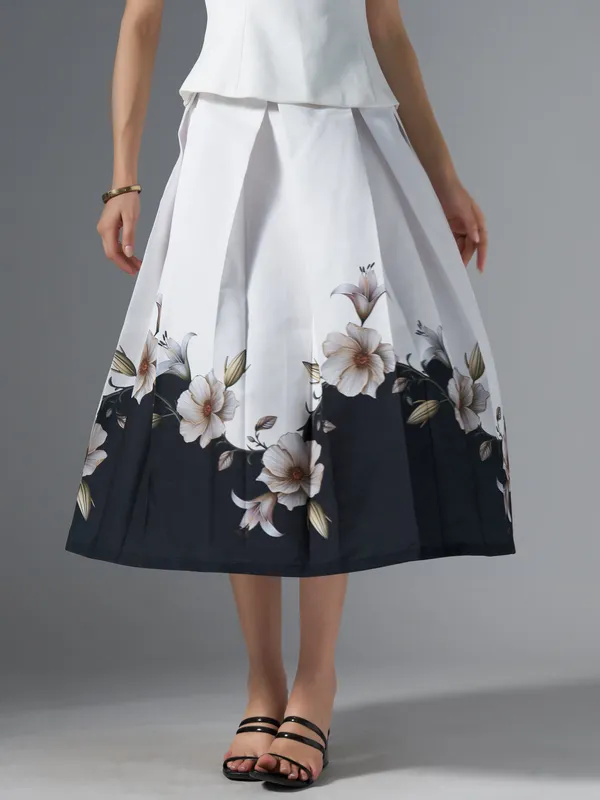 Black_Cotton_Midi_Fla_Pleated_Skirt_With_Belt_Loop_For_Women