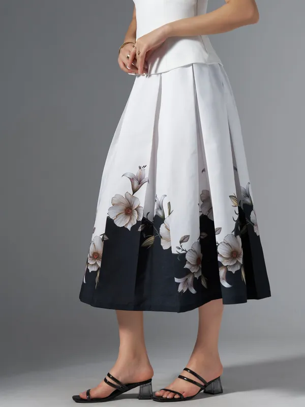 Black_Cotton_Midi_Fla_Pleated_Skirt_With_Belt_Loop_For_Women