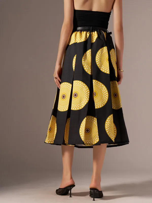 Black-Yellow_Cotton_Midi_Fla_Pleated_Skirt_With_Belt_Loop_For_Women