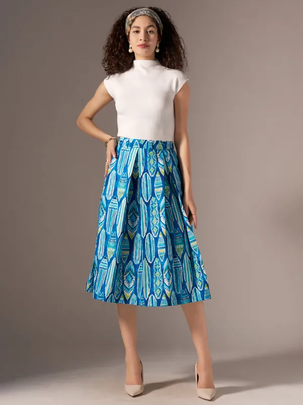 Blue_Cotton_Midi_Fla_Pleated_Skirt_With_Belt_Loop_For_Women