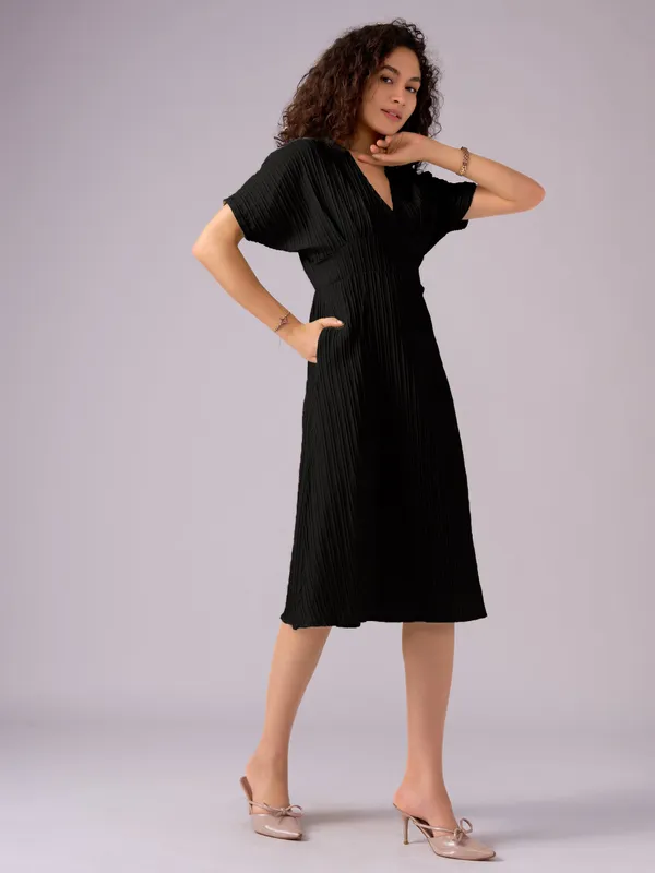 Black_Kimono_Sleeve_Crepe_A-Line_Midi_Dress_For_Women