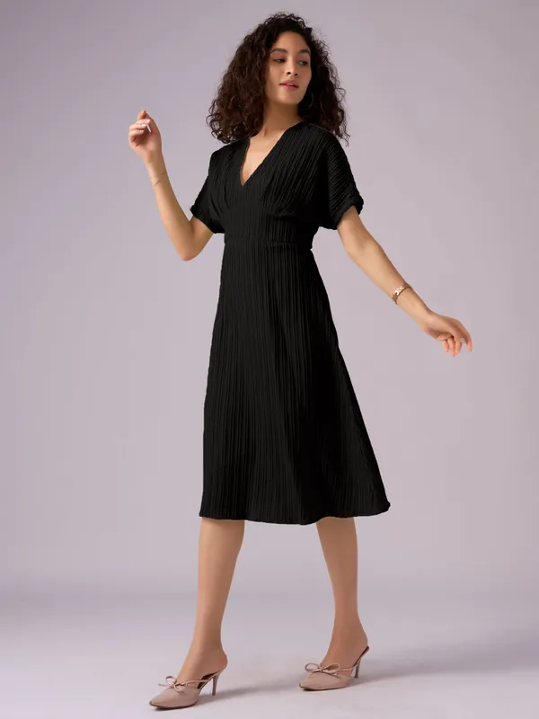 Black_Kimono_Sleeve_Crepe_A-Line_Midi_Dress_For_Women