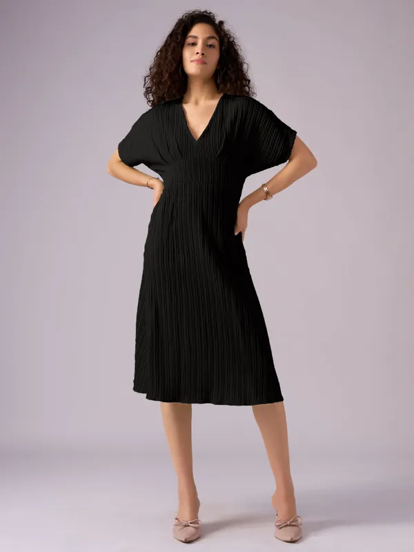 Black_Kimono_Sleeve_Crepe_A-Line_Midi_Dress_For_Women
