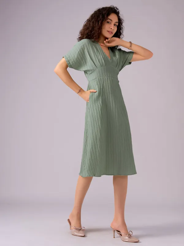 Green_Kimono_Sleeve_Crepe_A-Line_Midi_Dress_For_Women