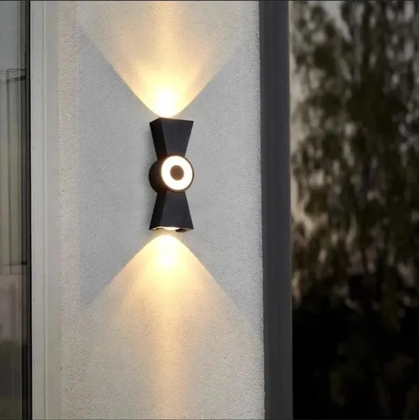 Black_Metal_And_Glass_Wall_Light_For_Home_And_Kitchen