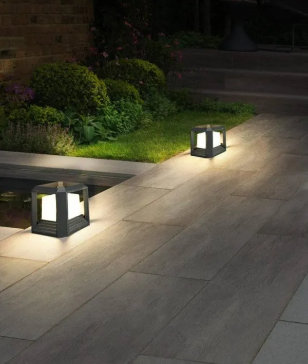Grey_Metal_And_Glass_Gate_Pillar_Light_For_Home_And_Kitchen