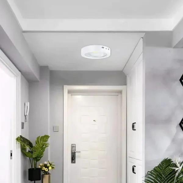 White_Metal_And_Glass_Gate_Pillar_Light_For_Home_And_Kitchen