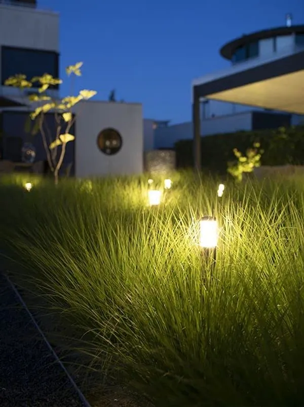 Black_Metal_And_Glass_Wall_Light_For_Home_And_Kitchen