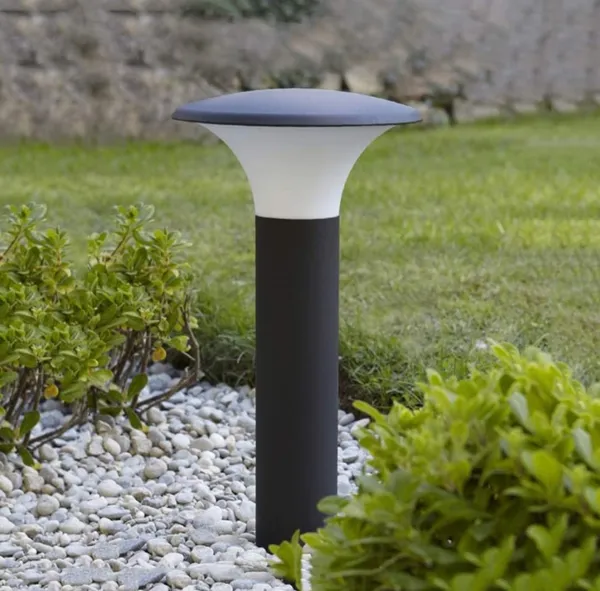 Black_Metal_And_Glass_Gate_Light_For_Home_And_Kitchen