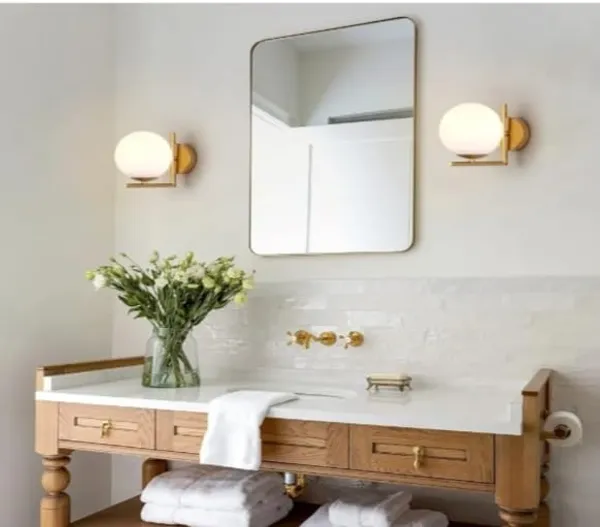 Gold_Metal_And_Glass_Hanging_Pendant_Light_For_Home_And_Kitchen