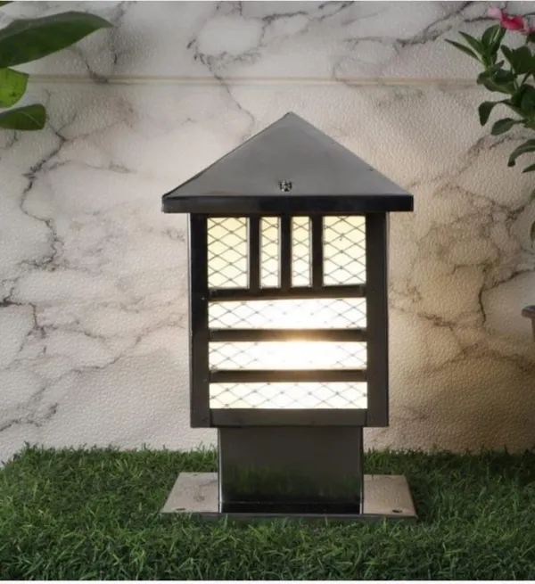 Silver_Metal_And_Glass_Light_For_Home_And_Kitchen
