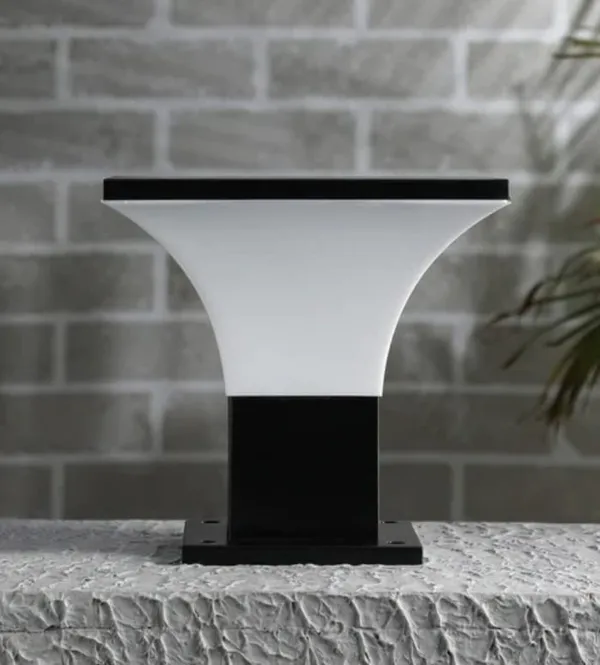 Black_Metal_And_Glass_Gate_Pillar_Light_For_Home_And_Kitchen