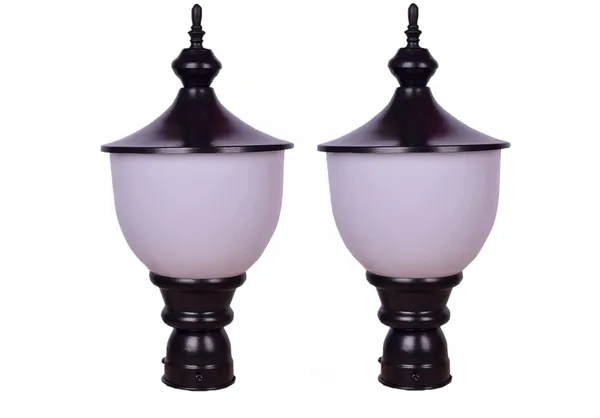 Balck_Metal_And_Glass_Gate_Pillar_Light_For_Home_And_Kitchen