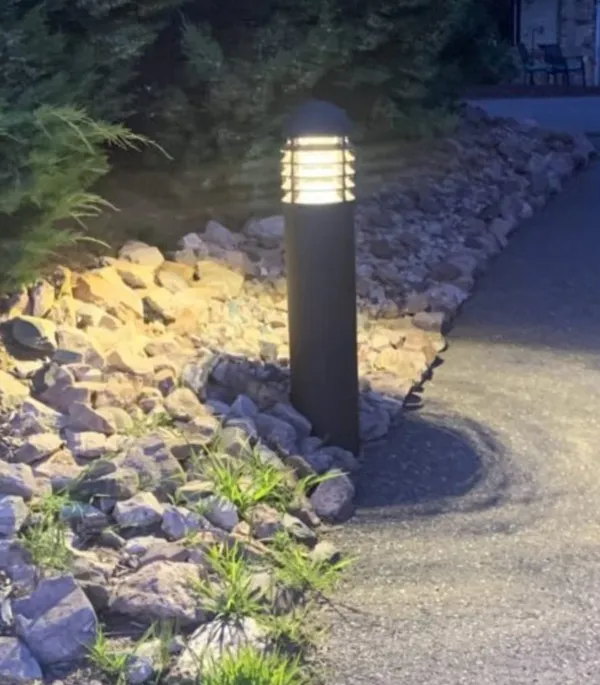 Black_Metal_And_Glass_Garden_Bollard_Light_For_Home_And_Kitchen