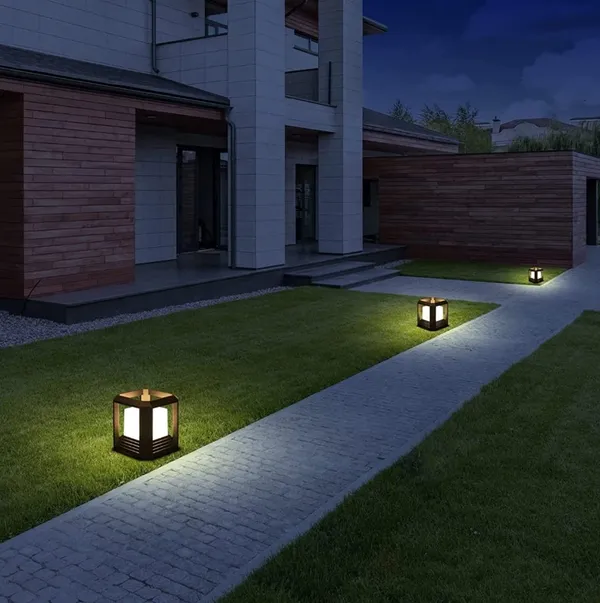Grey_Metal_And_Glass_Gate_Pillar_Light_For_Home_And_Kitchen