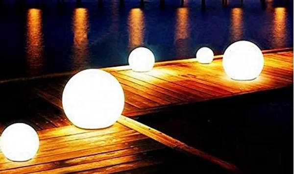 White_Metal_And_Glass_Gate_Light_For_Home_And_Kitchen