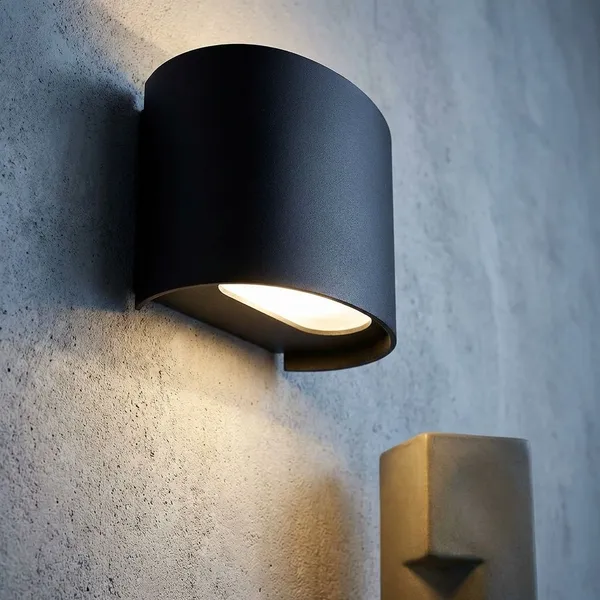 Black_Metal_And_Glass_Led_Wall_Light_For_Home_And_Kitchen