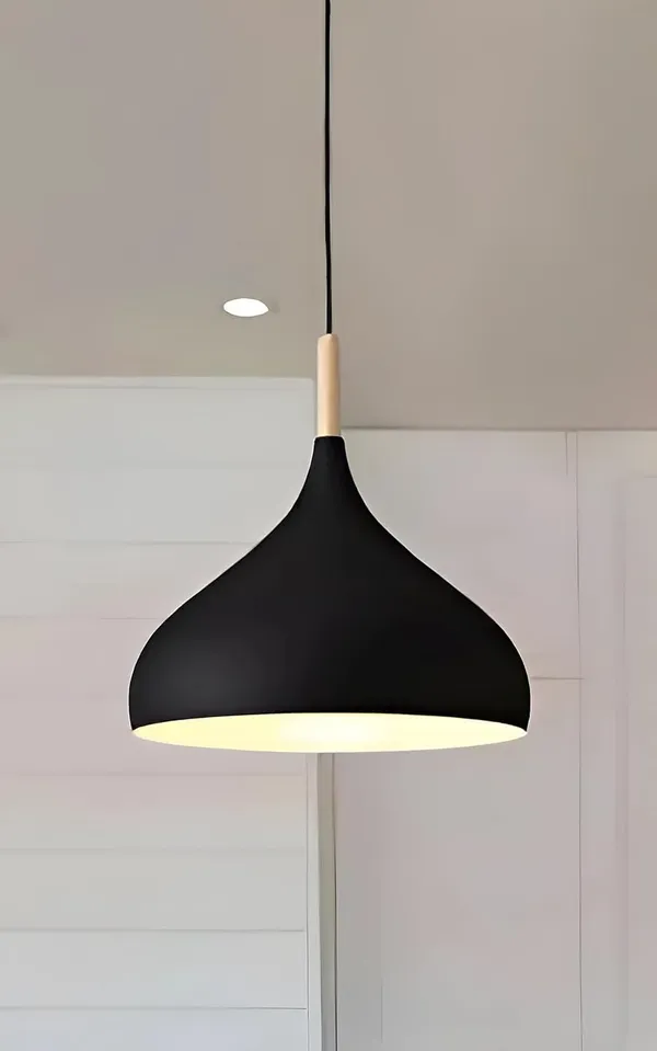 Black_Metal_And_Glass_Gate_Pillar_Light_For_Home_And_Kitchen