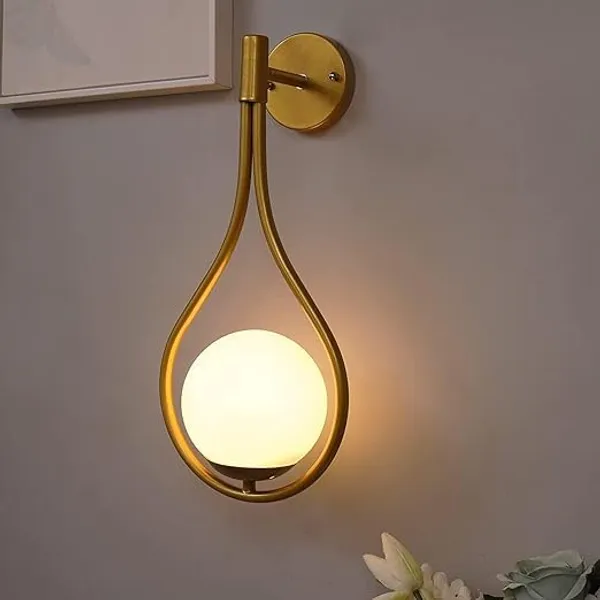 Gold_Metal_And_Glass_Wall_Light_For_Home_And_Kitchen