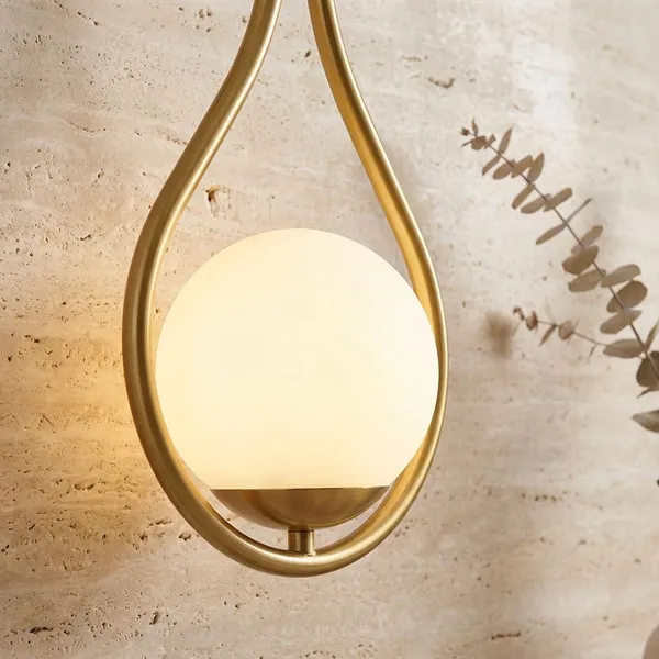 Gold_Metal_And_Glass_Wall_Light_For_Home_And_Kitchen