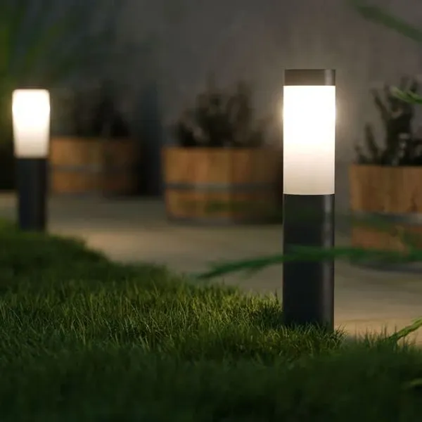 Black_Metal_And_Glass_Garden_Bollard_Light_For_Home_And_Kitchen