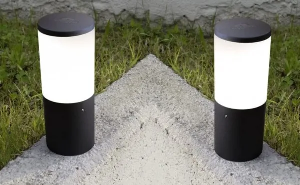 Black_Metal_And_Glass_Garden_Bollard_Light_For_Home_And_Kitchen