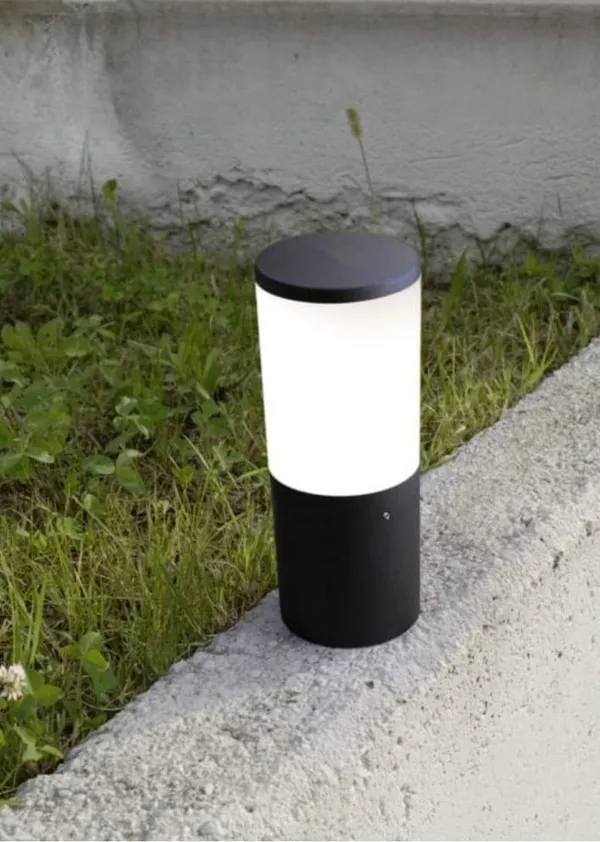 Black_Metal_And_Glass_Garden_Bollard_Light_For_Home_And_Kitchen