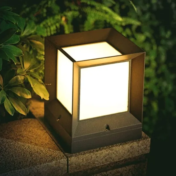 Black_Metal_And_Glass_Gate_Light_For_Home_And_Kitchen