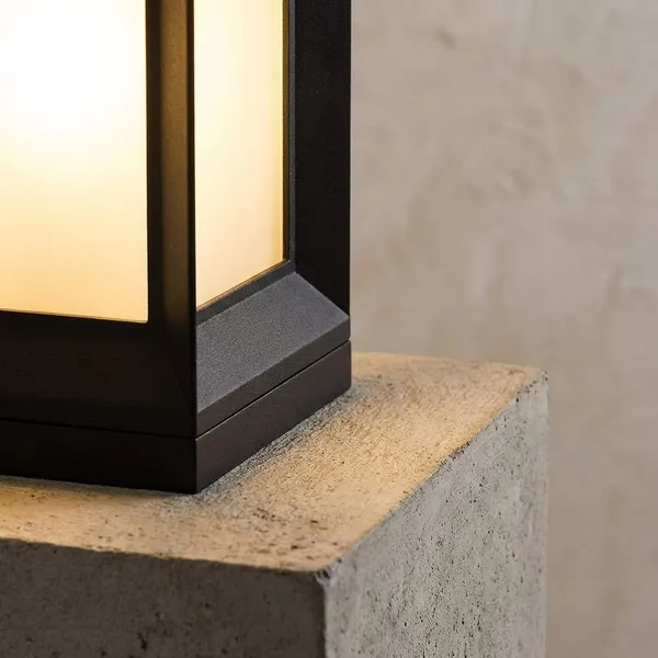 Black_Metal_And_Glass_Gate_Light_For_Home_And_Kitchen