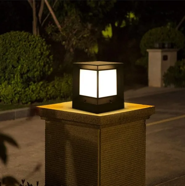 Black_Metal_And_Glass_Gate_Light_For_Home_And_Kitchen