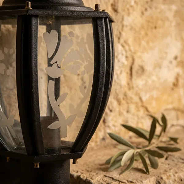 Black_Metal_And_Glass_Wall_Light_For_Home_And_Kitchen