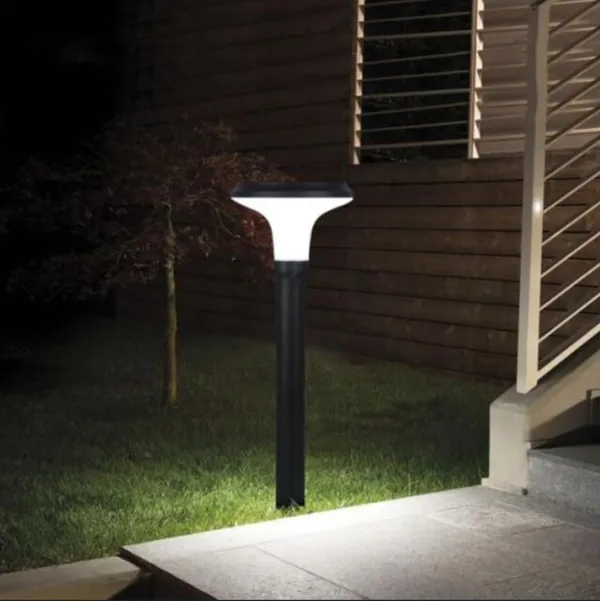Grey_Metal_And_Glass_Gate_Pillar_Light_For_Home_And_Kitchen