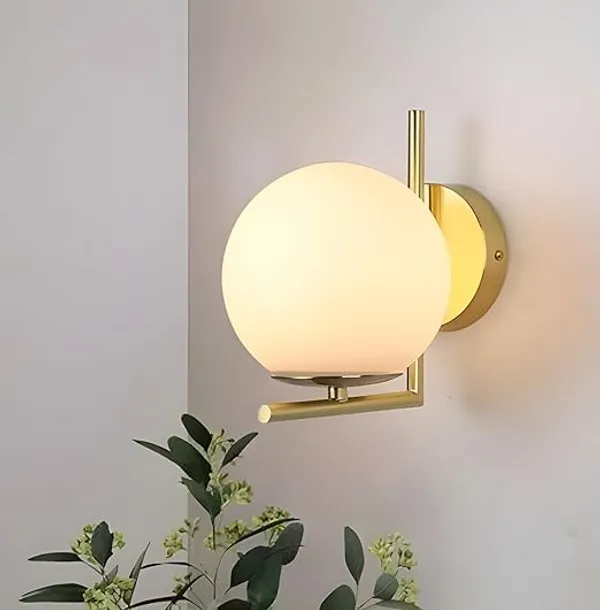 Gold_Metal_And_Glass_Wall_Light_For_Home_And_Kitchen