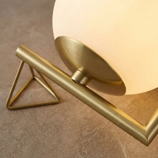 Gold_Metal_And_Glass_Wall_Light_For_Home_And_Kitchen