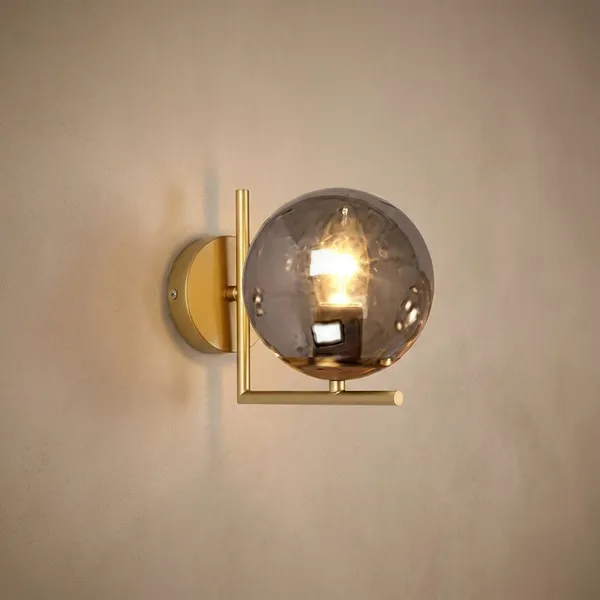 Gold_Metal_And_Glass_Wall_Light_For_Home_And_Kitchen