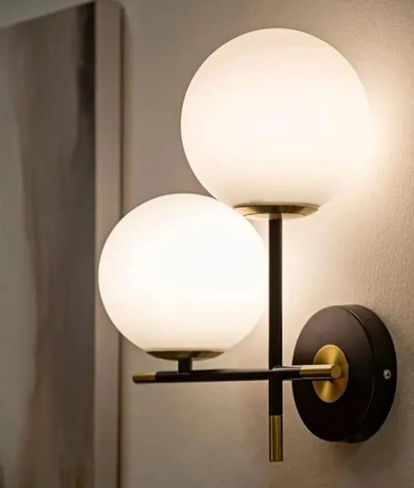 Gold_Metal_And_Glass_Wall_Light_For_Home_And_Kitchen