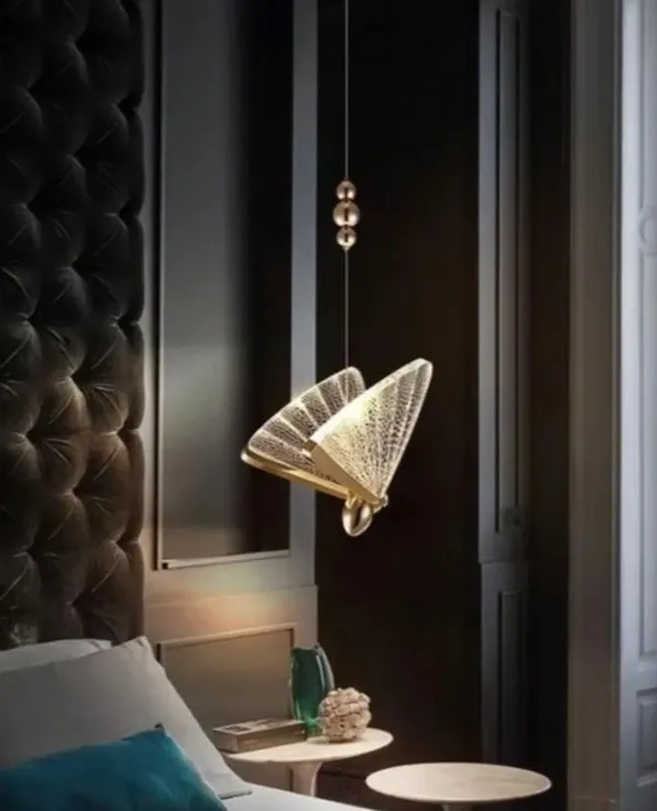 Clear_Metal_And_Glass_Hanging_Pendant_Light_For_Home_And_Kitchen