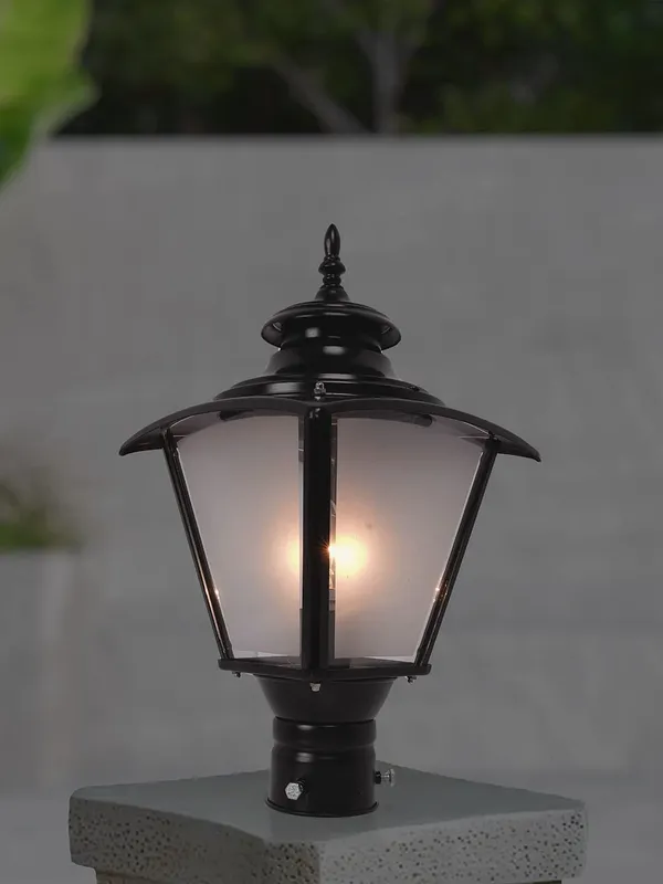 Black_Metal_And_Glass_Outdoor_Gate_Light_For_Home_And_Kitchen