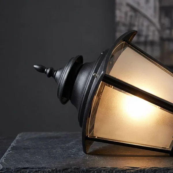 Black_Metal_And_Glass_Outdoor_Gate_Light_For_Home_And_Kitchen