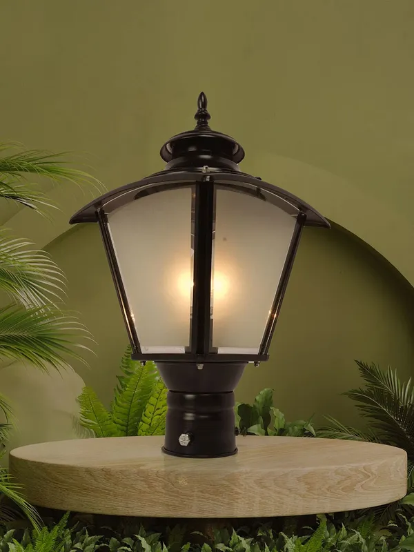 Black_Metal_And_Glass_Outdoor_Gate_Light_For_Home_And_Kitchen