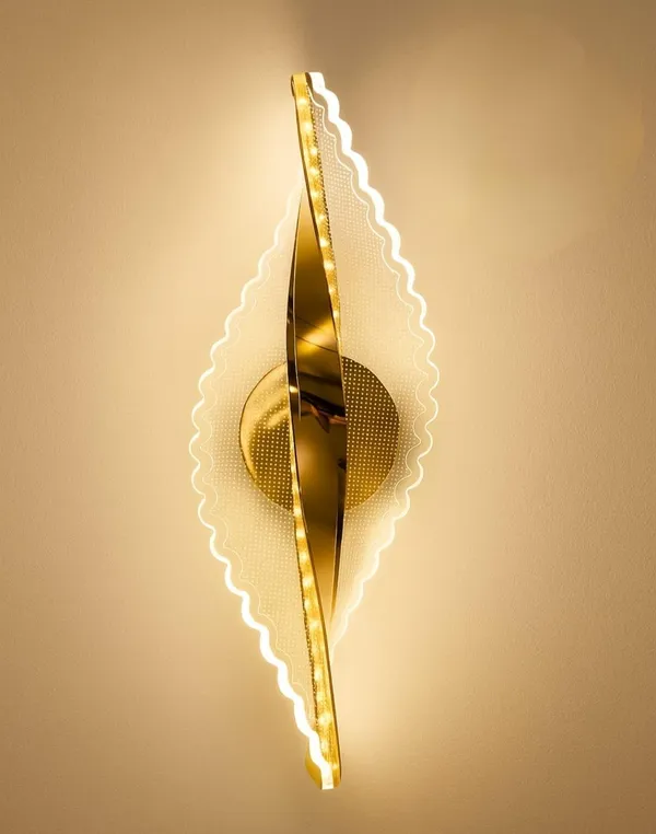 Water_Clear_And_Frech_Gold_Metal_And_Glass_Led_Wall_Light_For_Home_And_Kitchen