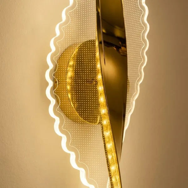 Water_Clear_And_Frech_Gold_Metal_And_Glass_Led_Wall_Light_For_Home_And_Kitchen