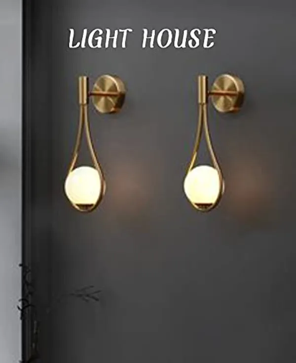 Gold_Metal_And_Glass_Wall_Light_For_Home_And_Kitchen