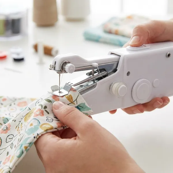 White_Helping_Tools_For_Quick_Fabric_Repairs_And_Stitching