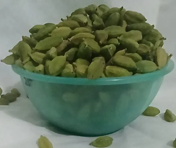 Dark_Brown_Premium_Quality_Cloves_&_Green_Cardamom_For_Cooking,_Spice_Blends_&_Flavoring_(Pack_Of_2)